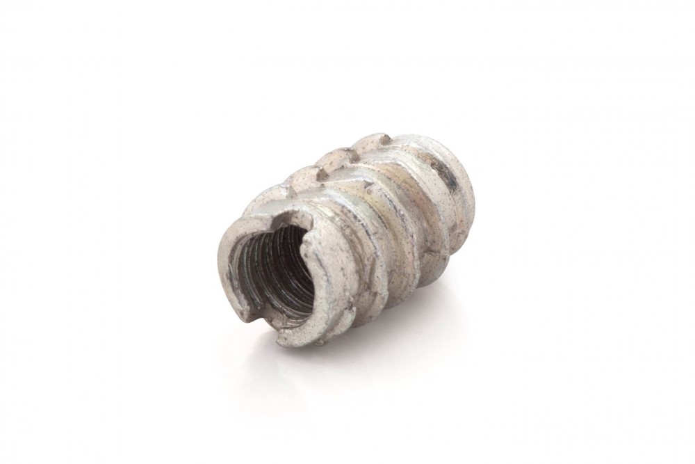 BUCHA ZAMAC M6 x 15mm